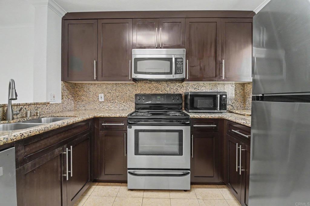 7405 Charmant Dr 2022 Property Photo 5