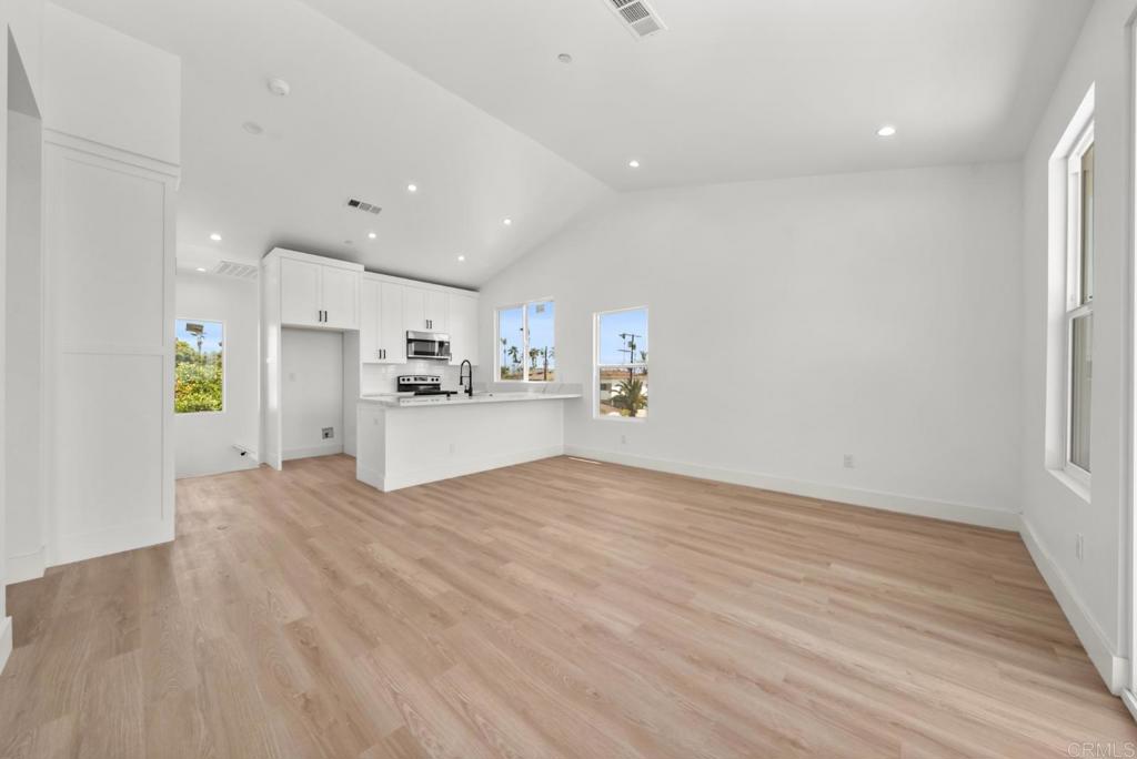 505 E 4th Street Property Photo 9