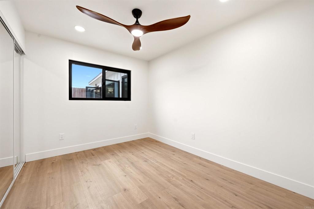 2063 Boundary Street Property Photo 24