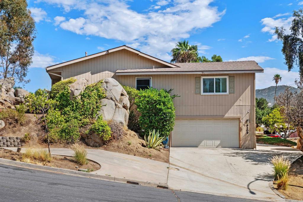 9209 Lakeview Terrace Property Photo 1