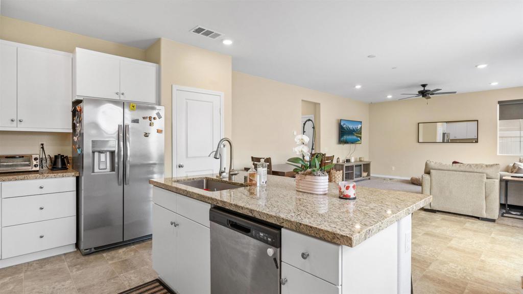 36862 Diego Springs Avenue Property Photo 4