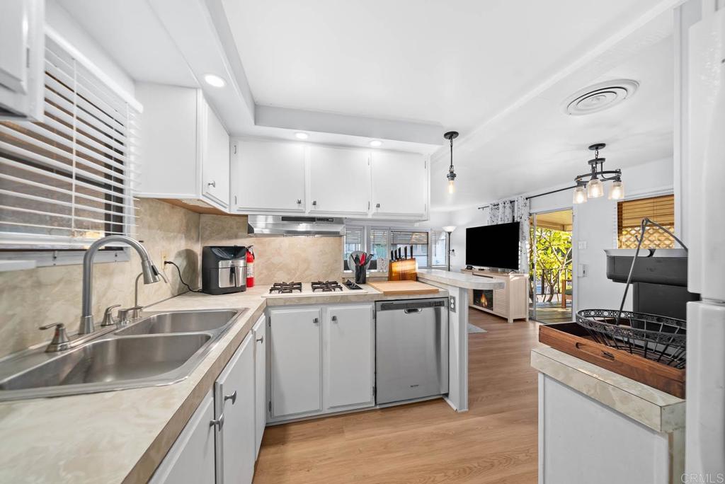 8 Angelus Avenue Property Photo 8