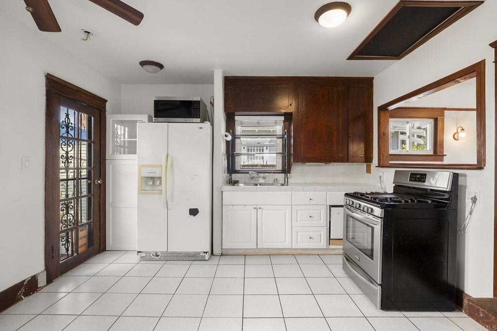 2636 Howard Avenue Property Photo 11