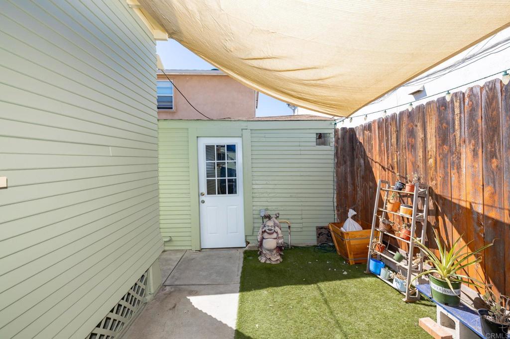 2636 Howard Avenue Property Photo 16