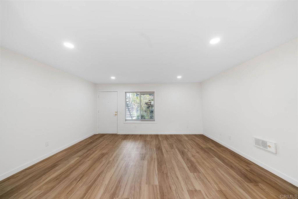 3825 Van Dyke Ave Apt 3 Property Photo 4