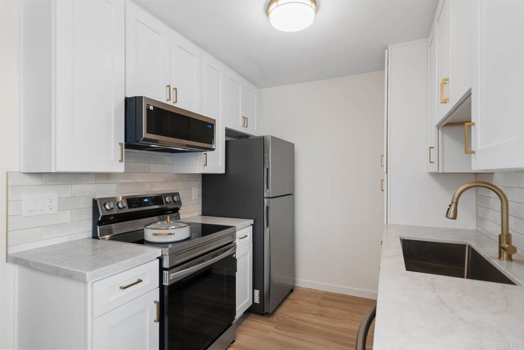 3825 Van Dyke Ave Apt 3 Property Photo 10