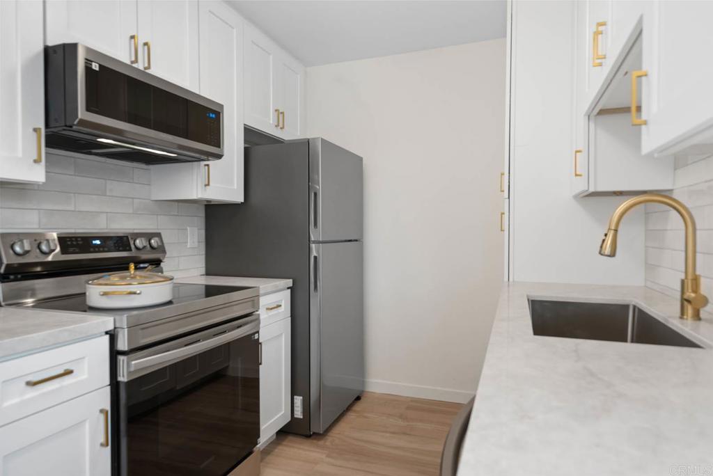 3825 Van Dyke Ave Apt 3 Property Photo 13
