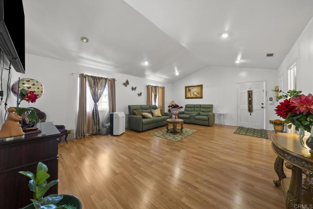 10520 California Avenue Property Photo 17