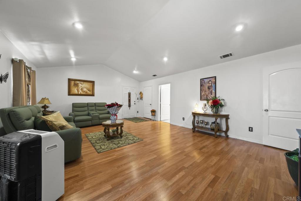 10520 California Avenue Property Photo 18