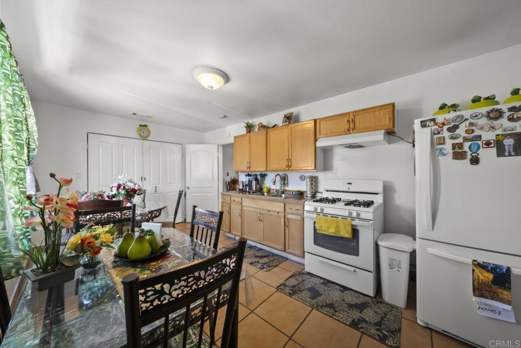 10520 California Avenue Property Photo 24