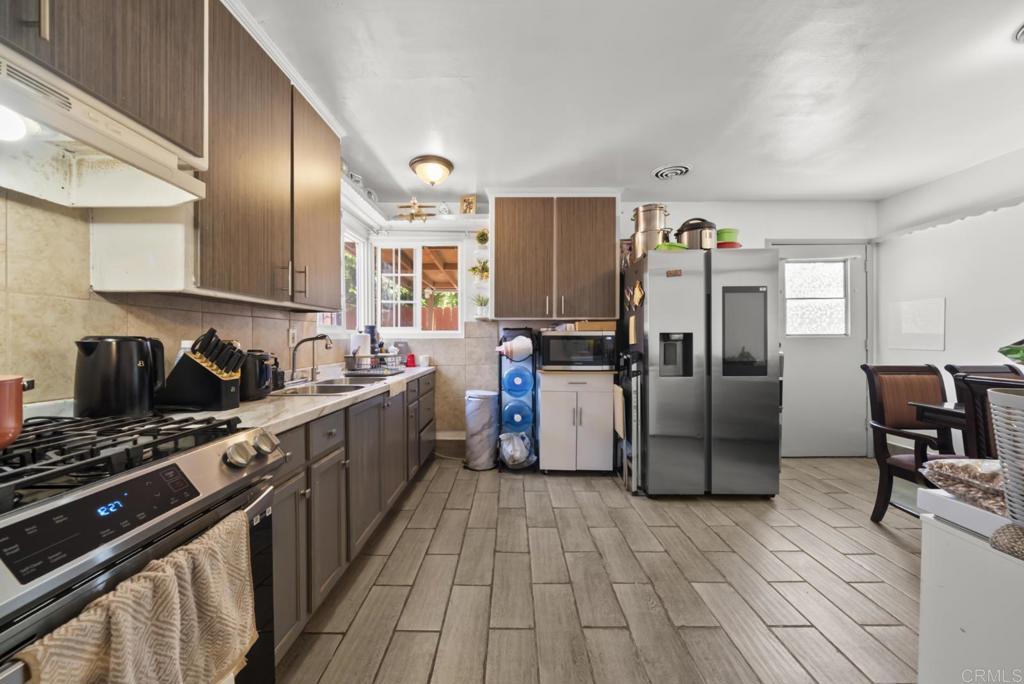 10520 California Avenue Property Photo 35