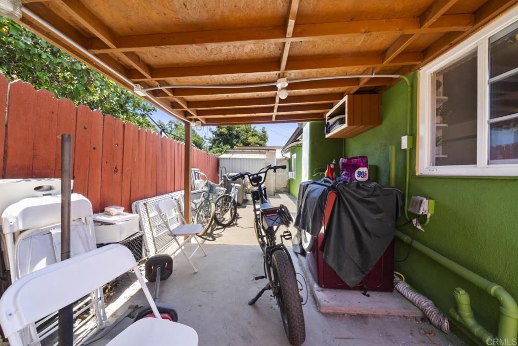 10520 California Avenue Property Photo 37