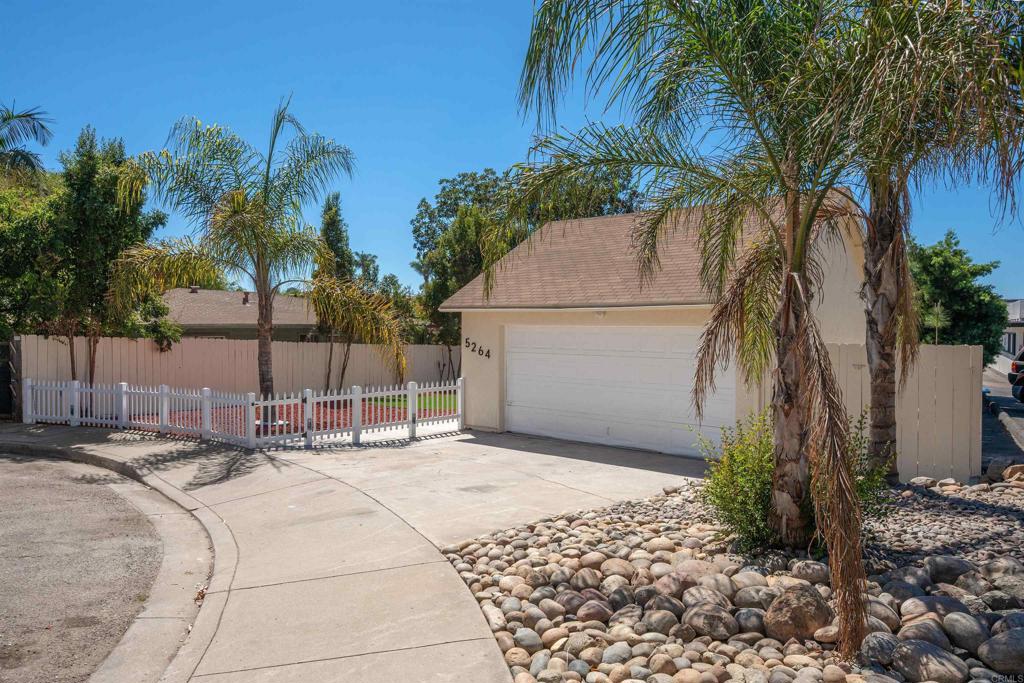 5264 Wood Street Property Photo 2