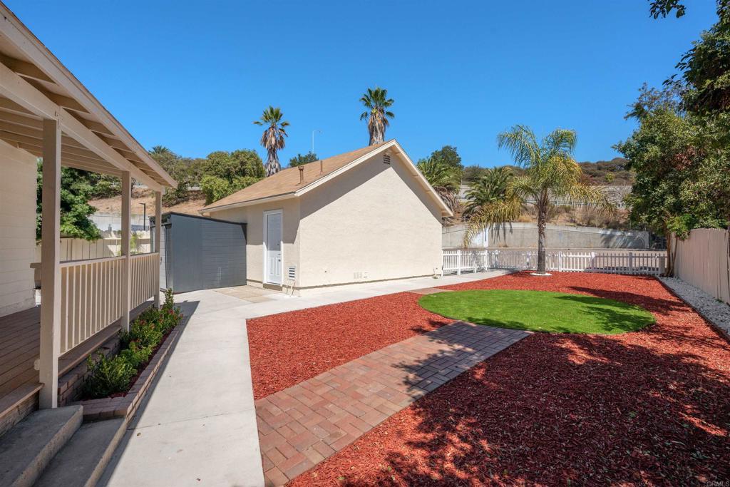 5264 Wood Street Property Photo 6