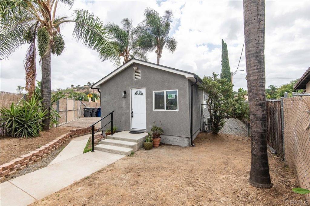 9742 Los Coches Rd Property Photo 3
