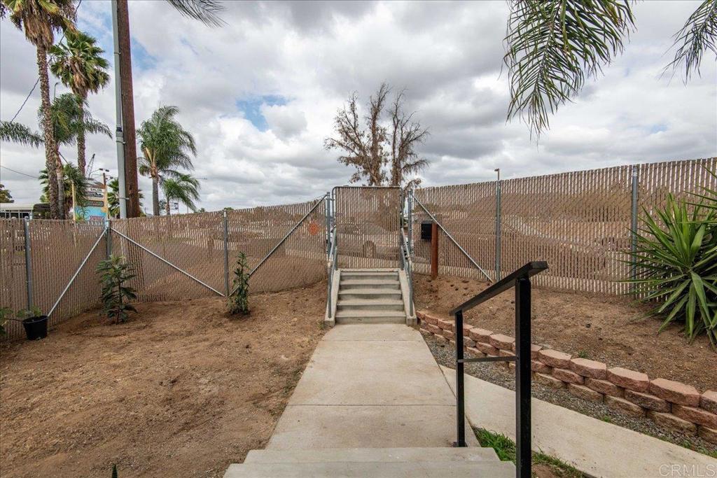 9742 Los Coches Rd Property Photo 4