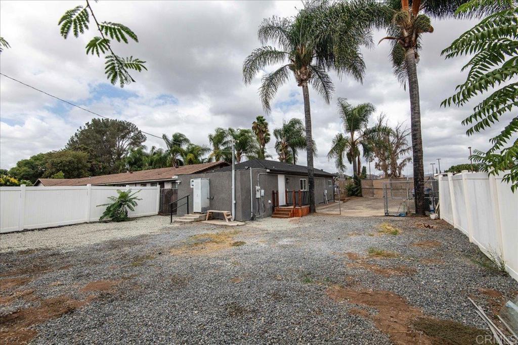 9742 Los Coches Rd Property Photo 11