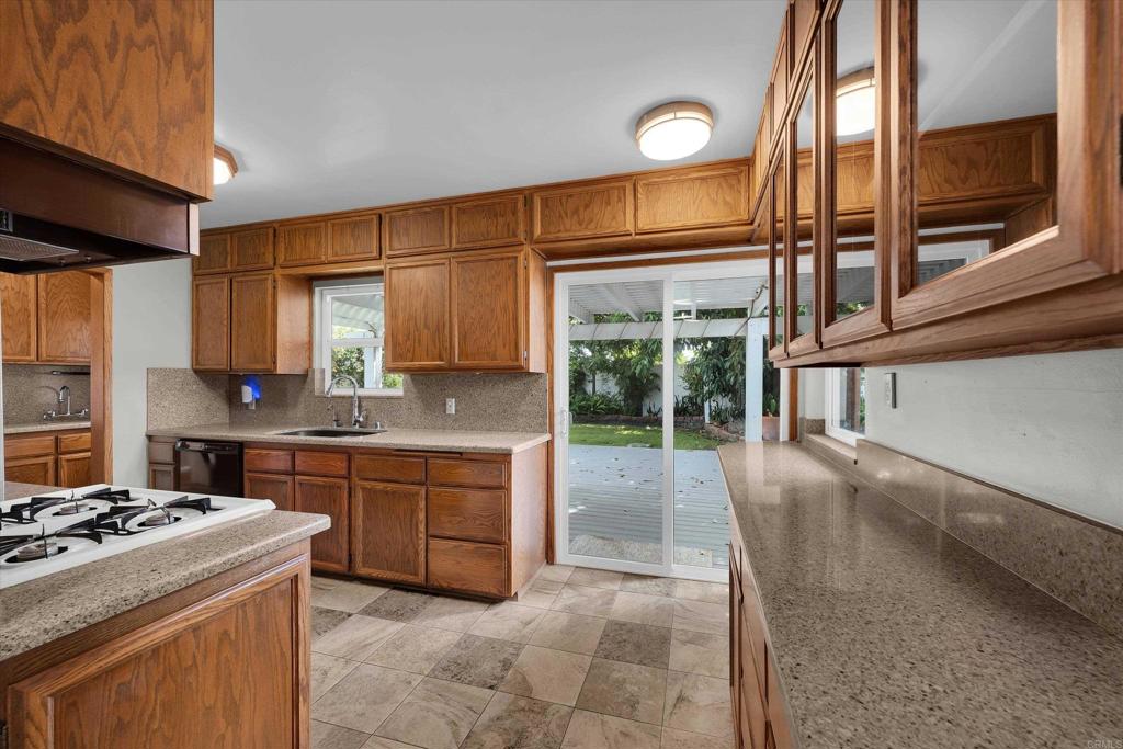 6477 Winona Avenue Property Photo 16