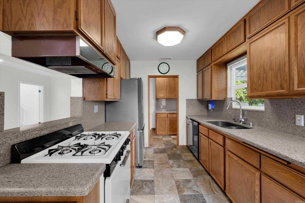 6477 Winona Avenue Property Photo 18