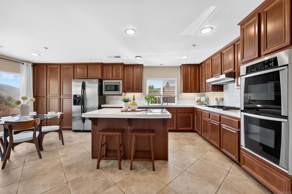 10441 Lake Breeze Drive Property Photo 6