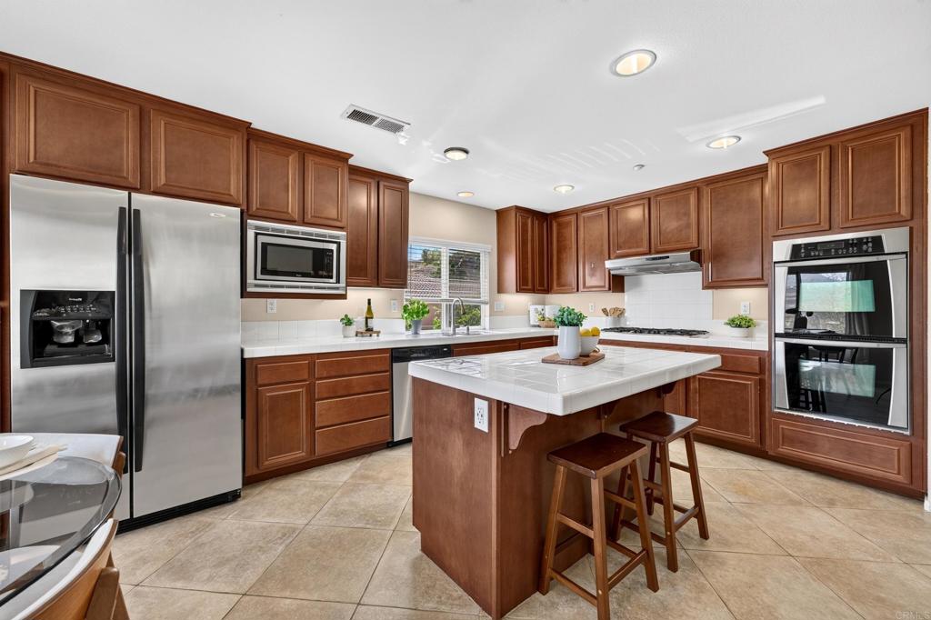 10441 Lake Breeze Drive Property Photo 7