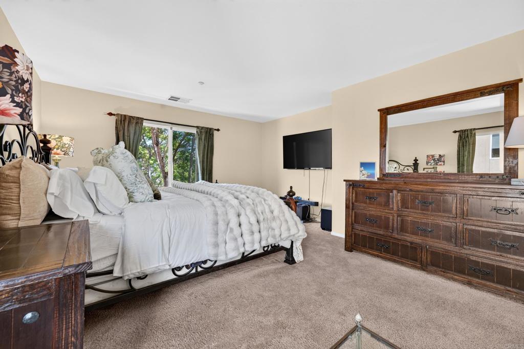 10441 Lake Breeze Drive Property Photo 12