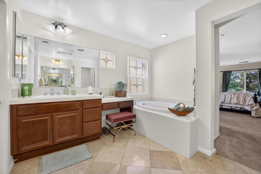 10441 Lake Breeze Drive Property Photo 14