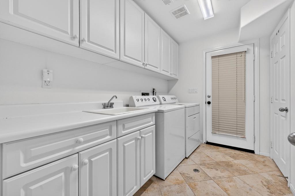 10441 Lake Breeze Drive Property Photo 33