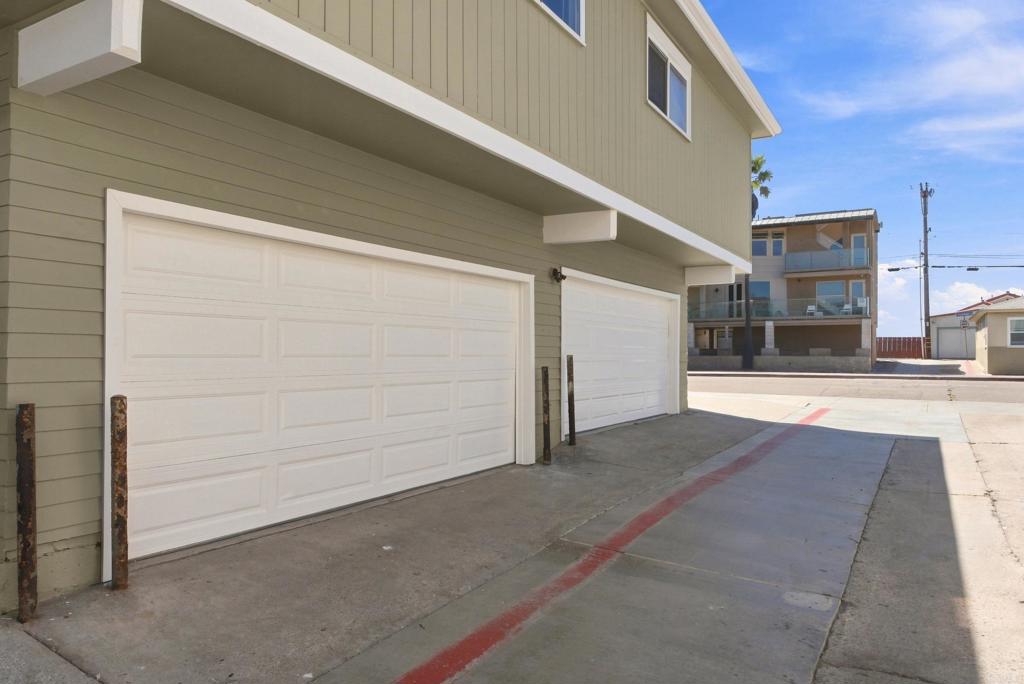 806 Manhattan Ct Property Photo 4