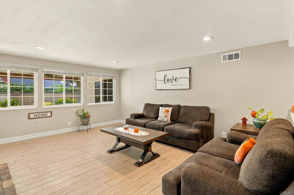 1826 Stanley Avenue Property Photo 6