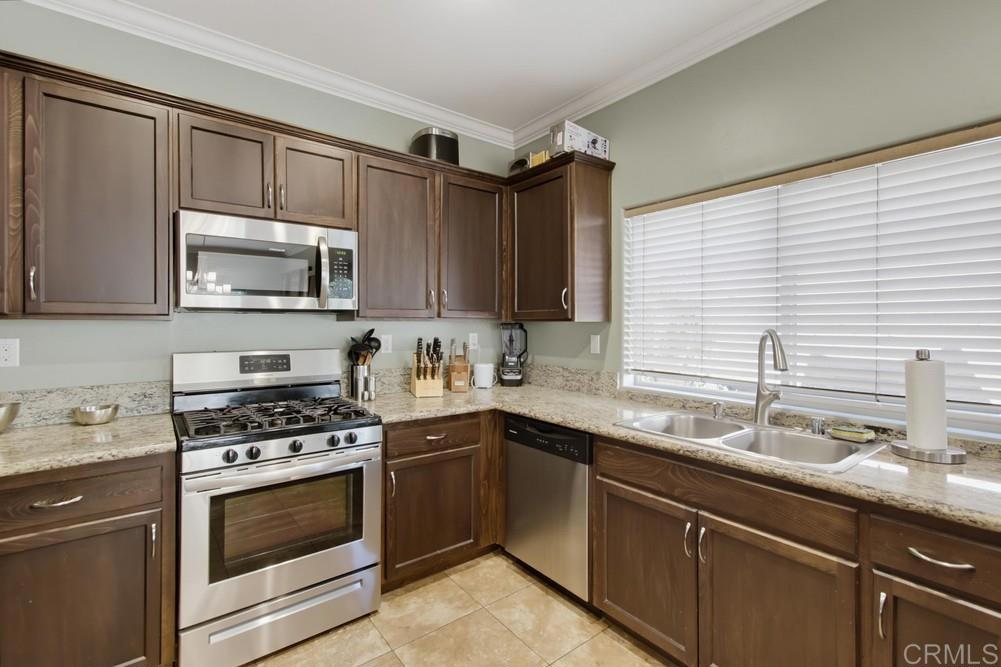 8941 N Magnolia Avenue Property Photo 14