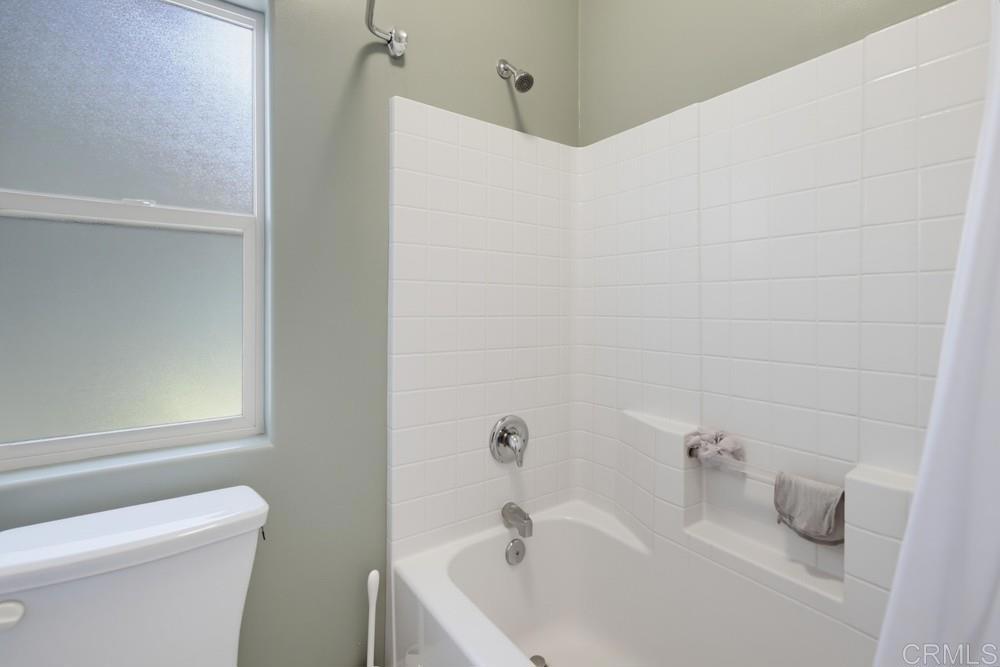 8941 N Magnolia Avenue Property Photo 27