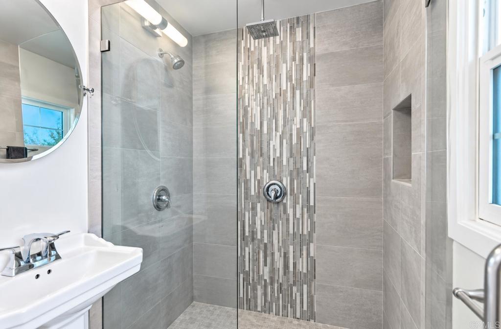 1265 Darby St Property Photo 5