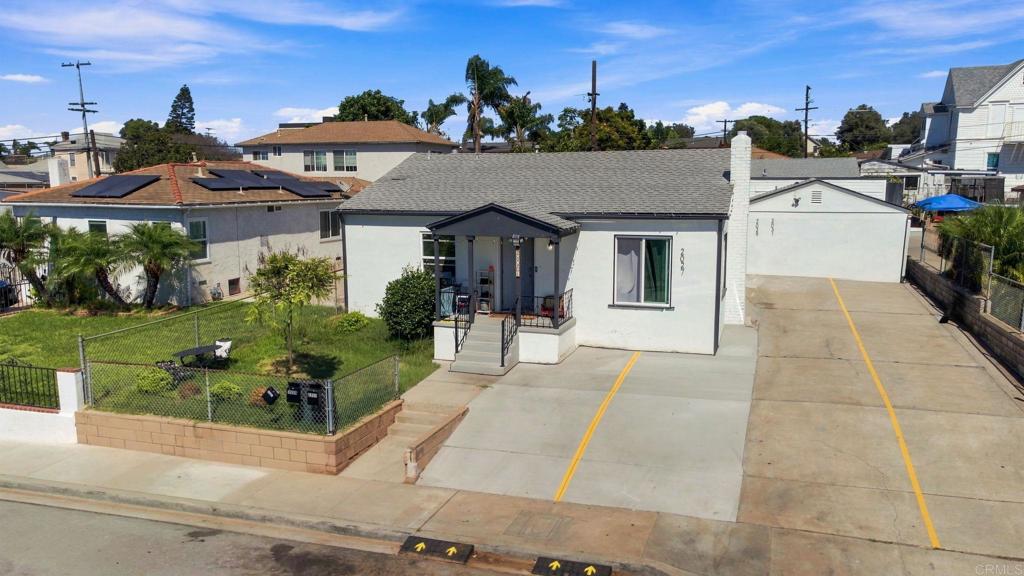2027 31 E Avenue Property Photo 2