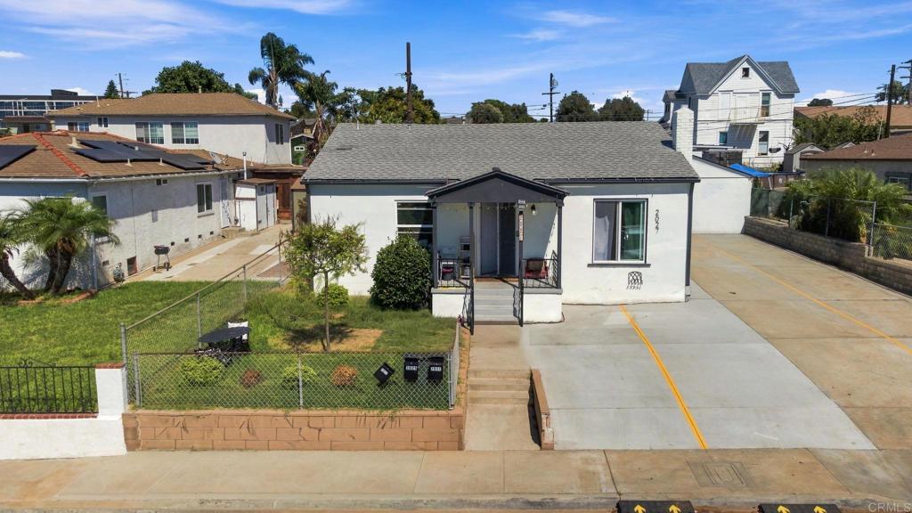 2027 31 E Avenue Property Photo 3