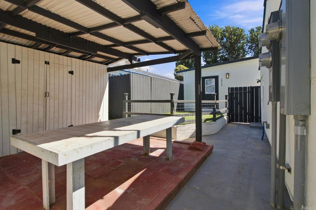 2027 31 E Avenue Property Photo 24