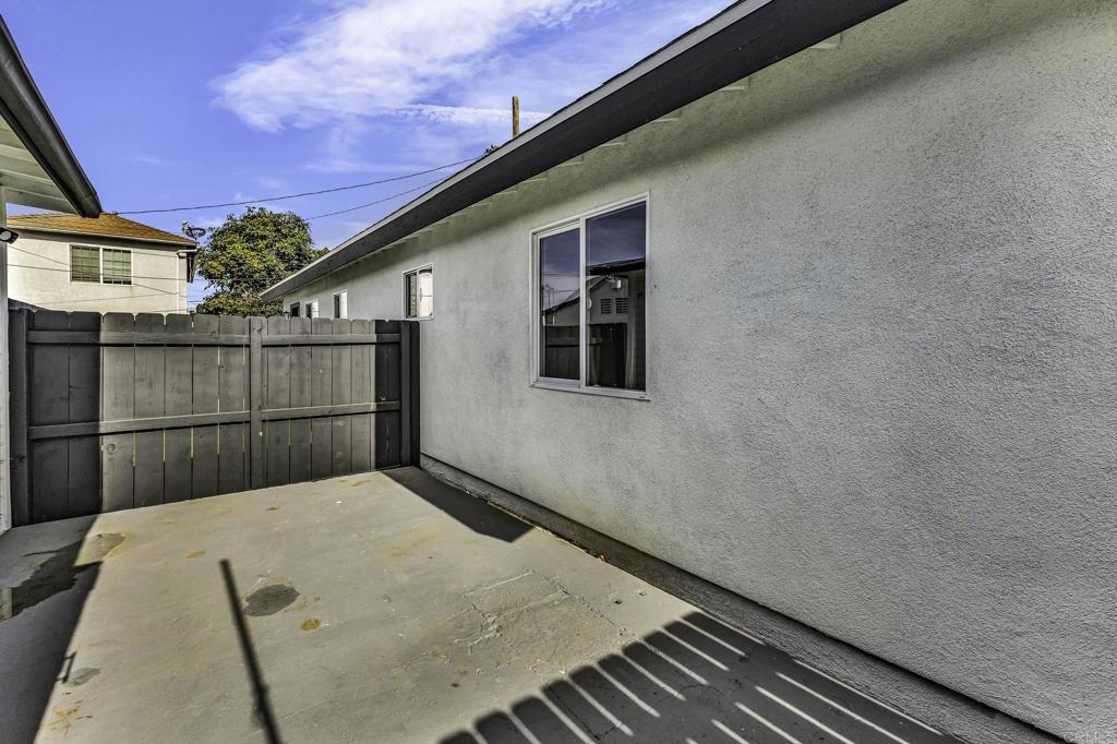 2027 31 E Avenue Property Photo 34