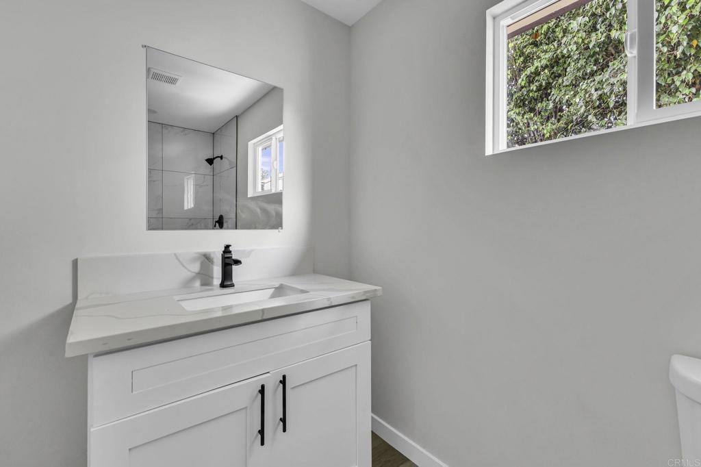 2027 31 E Avenue Property Photo 54