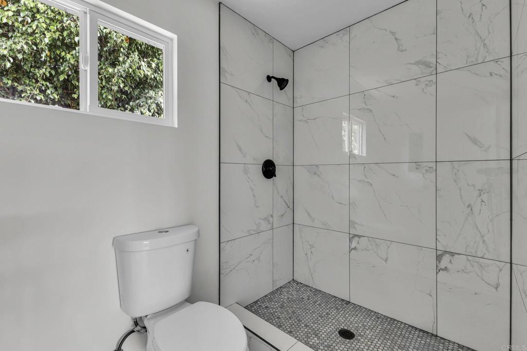 2027 31 E Avenue Property Photo 58