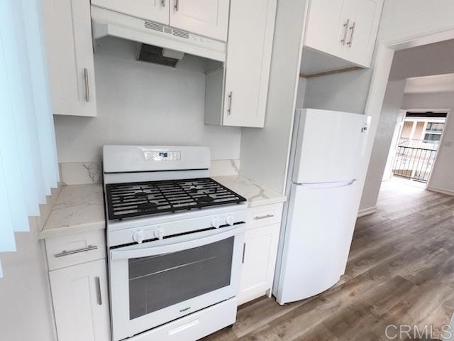 392 Park Way Street D Property Photo 6