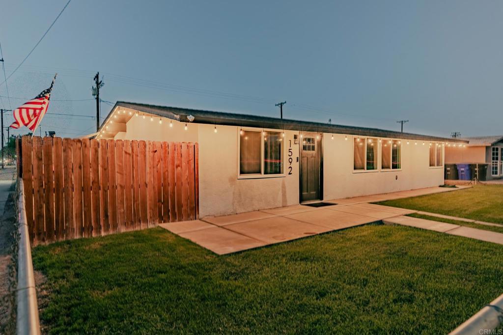 1592 Ross Avenue Property Photo 1
