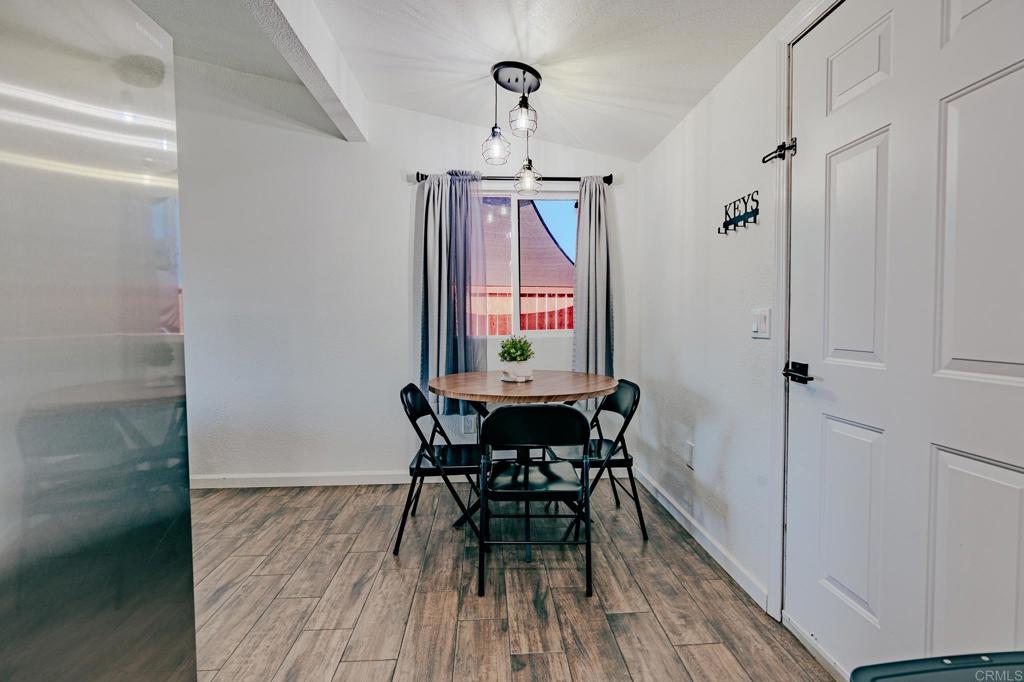 1592 Ross Avenue Property Photo 8