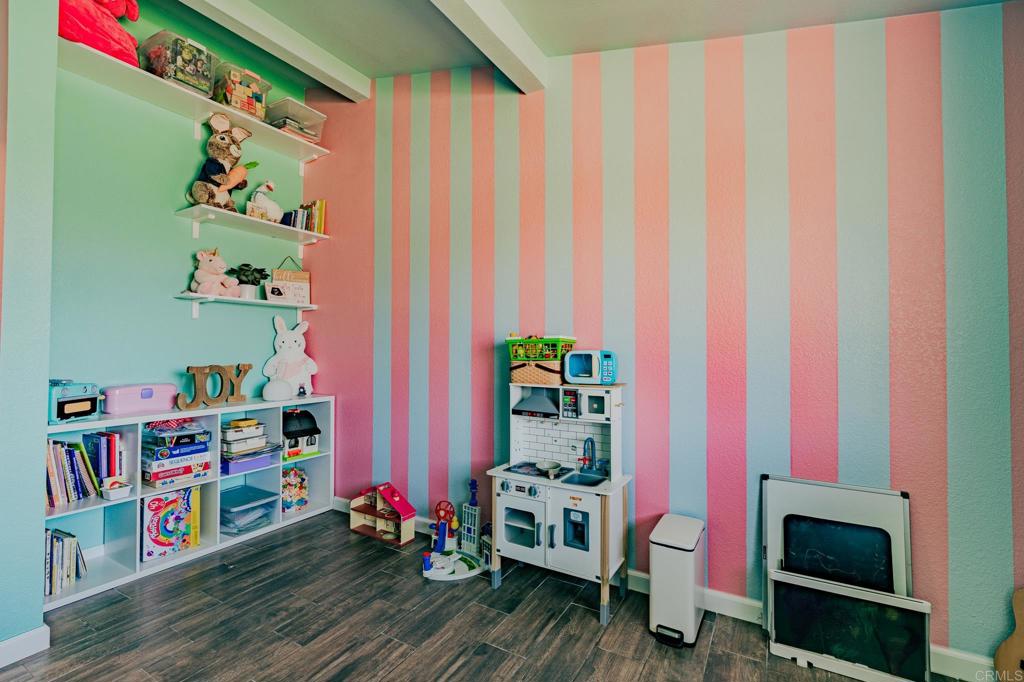 1592 Ross Avenue Property Photo 14