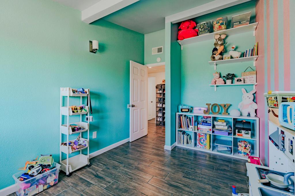 1592 Ross Avenue Property Photo 15
