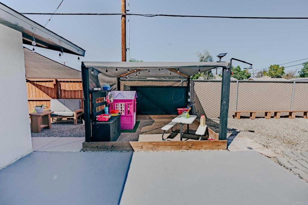 1592 Ross Avenue Property Photo 31