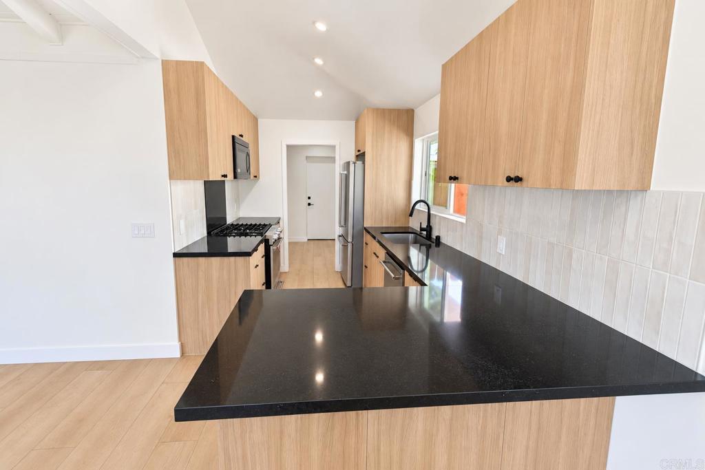 734 Carolina Street Property Photo 4