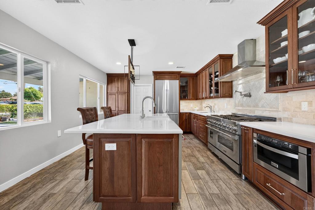 2424 Washington Street Property Photo 6