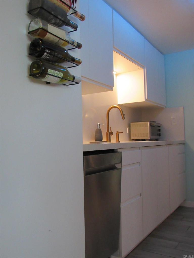 425 W Beech St 1255 Property Photo 13