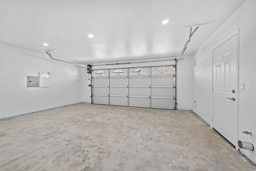1199 E Washington Ave Property Photo 16