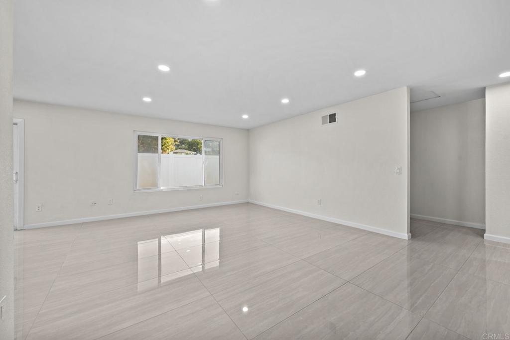 1199 E Washington Ave Property Photo 18